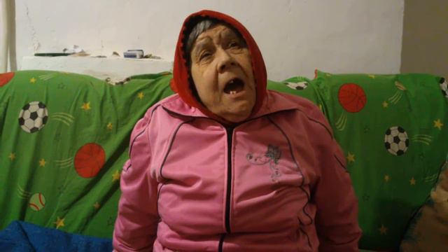 МАМА ПОЕТ ПЕСНЮ ЦЫПЛЕНОК ЖАРЕНЫЙ ЦЫПЛЕНОК ПАРЕНЫЙ! смотреть онлайн