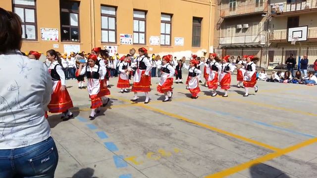 Tarantella siciliana" . Progetto Comenius, Bagheria. смотреть онлайн