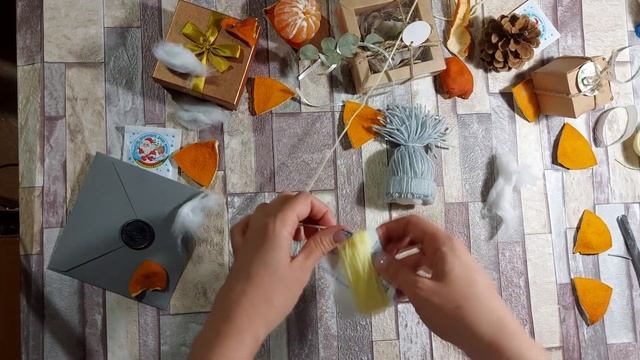 Как сделать Гнома из пряжи своими руками? Гномики в шапочках из ниток.