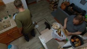 Обработка грибов после вечернего сбора | Про жизнь