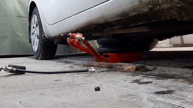 Пневмодомкрат