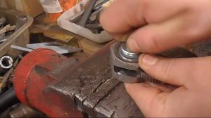Крутая самоделка из ОБЫЧНОЙ ГАЙКИ/Это устройство легко открутит любую шпильку