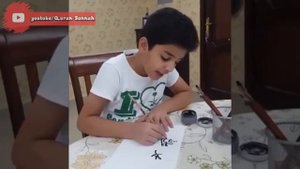 Мальчик удивительным голосом очень красиво читает нашид