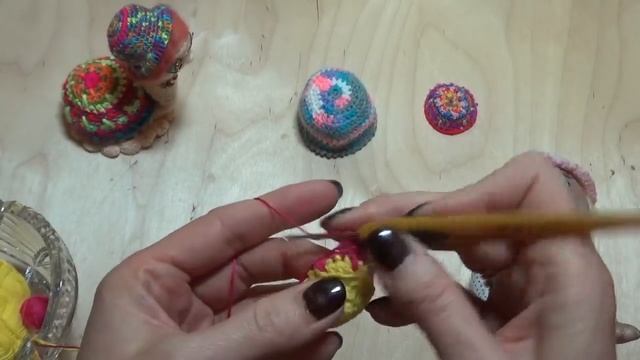 М.К. Вяжем шляпку для  куклы или черепашки   .  Вязание.