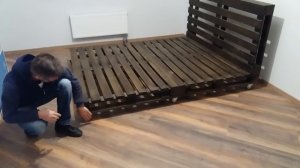 Мобильная кровать из поддонов на колесах с изголовьем от KingPallet в Москве. Мебель для спальни