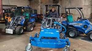 Газонокосилка на минипогрузчике MultiOne. Обзор навесного оборудования на мини погрузчике.