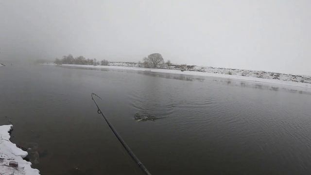 Отличная рыбалка в декабре на открытой реке! ловля берша и судака на джиг! смотреть онлайн
