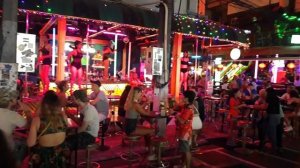 Бангла Роуд в начале весны 2023 года