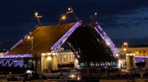 Разведение Дворцового моста в Санкт-Петербурге! Потрясающее зрелище!