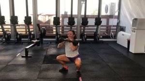 приседания с гирями на груди