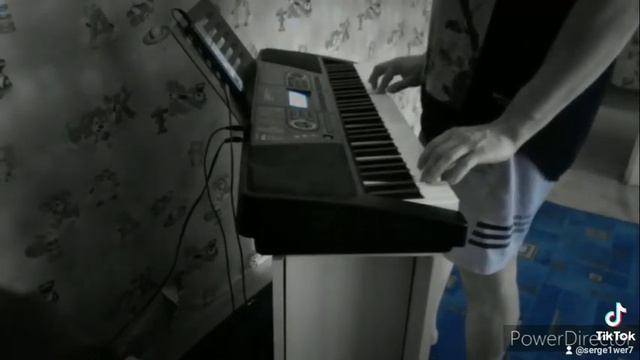 Игра на синтезаторе. смотреть онлайн