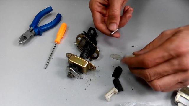 Ремонт ограничителей дверей Skoda Fabia смотреть онлайн