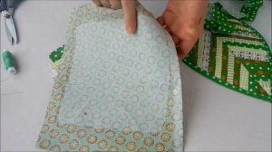 Выкинула старые, собрала обрезки и сшила новые прихватки листики. Печворк для новичков.