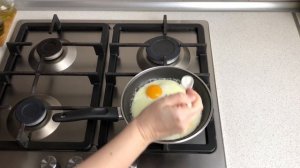 КАК ПРИГОТОВИТЬ ЯИЧНИЦУ С СЫРОМ НА СКОВОРОДЕ? Быстрый и вкусный завтрак из яиц