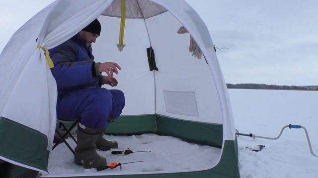 Плотва и густера ЗАГИБАЕТ кивок!!!  Зимняя рыбалка на водохранилище 2022