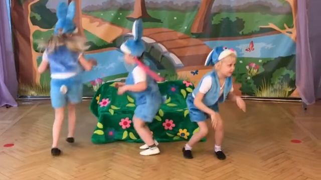 Сценка «Три веселых зайчика» смотреть онлайн