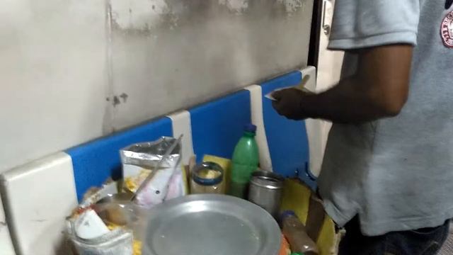 Движ в индийской электричке смотреть онлайн