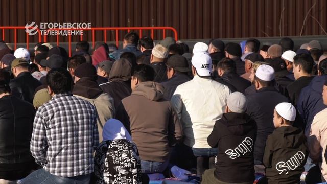 Мусульмане встречают праздник Ураза-Байрам смотреть онлайн