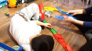 Unpack Game Blaze and the Monster Machines - Распаковка игрушки Вспыш и Чудо машинки 2017