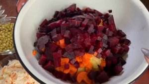 ВИНЕГРЕТ с КВАШЕНОЙ КАПУСТОЙ / КЛАССИЧЕСКИЙ РЕЦЕПТ ВИНЕГРЕТА С ГОРОШКОМ И МАРИНОВАНЫМ ЛУКОМ