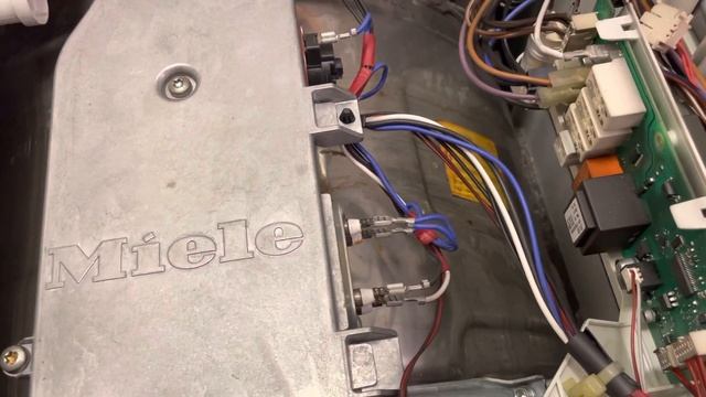 Не работает сушка в стирально-сушительной машине Miele WT 2796 WPM смотреть онлайн