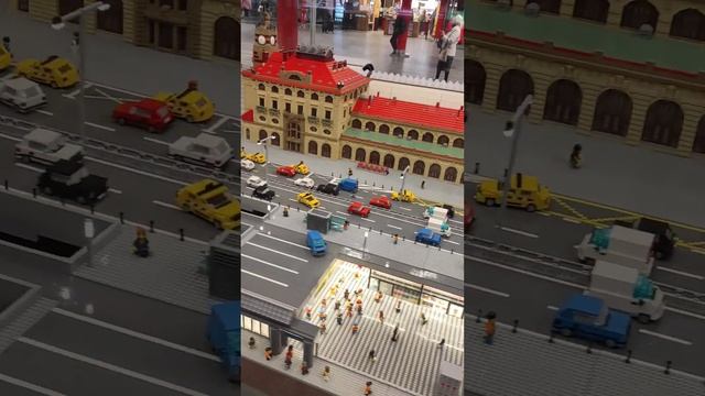 184 день. В Праге инсталляция из LEGO пражского вокзала. Влог самого себя и для себя.