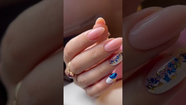 Нюд интересный дизайн гель-лак фольга ногти insta @n.colins_nails