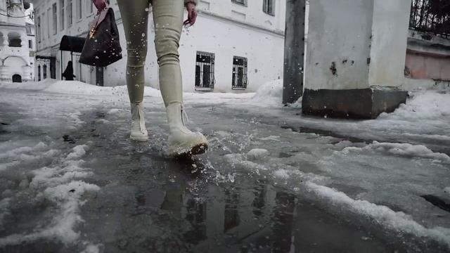 Разная обувь - одно надежное средство для защиты от влаги!