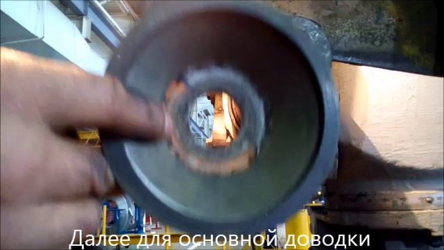 Как подрезной переточить в проходной упорный резец.