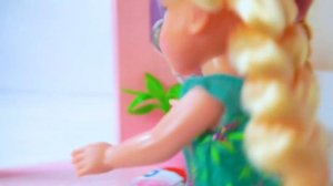 Funny baby doll Elsa and Anna toddlers kitchen play, surprise egg