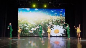 "Весёлый  цирк"! Дебют юных акробатов, акробатическая композиция «Цветочный мёд».