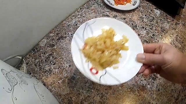 Салат «Обжорка» с курицей.