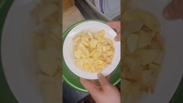 Рецепт - Яблочный пирог на сметане - Просто и быстро - Очень нежный и вкусный