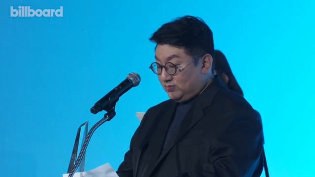HYBE Chairman Bang Si-Hyuk accepts the Clive Davis Visionary award at Billboard's 2023Power 100Part смотреть онлайн