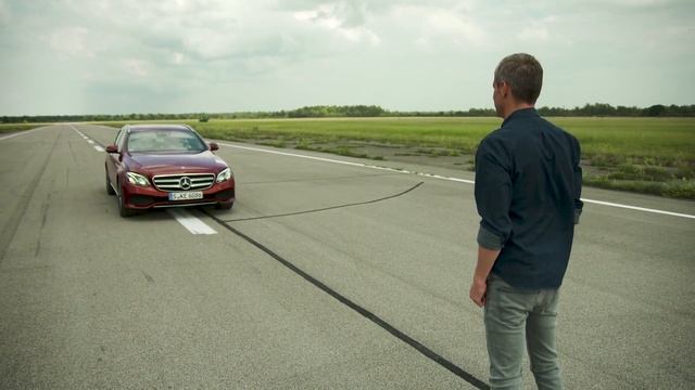 Matthias Malmedie unterwegs mit der Mercedes-Benz E-Klasse (Outtakes) смотреть онлайн