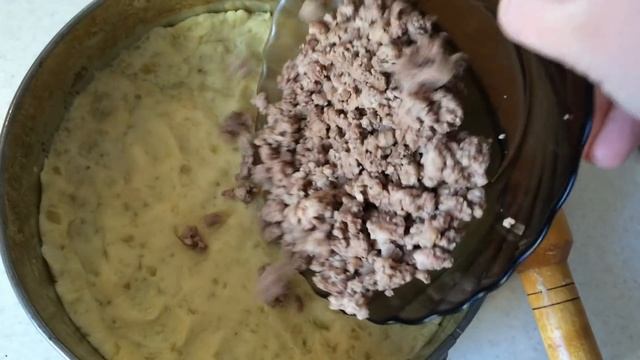 Деревенский пирог из картофельного теста с мясом и овощами смотреть онлайн
