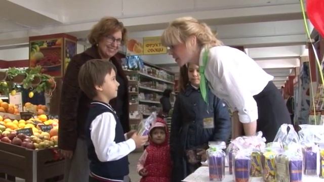 Байрам дарит подарки первоклассникам смотреть онлайн