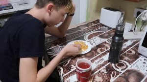 VLOG Назар получил за гору посуды