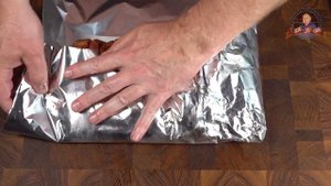 ЗАСТОЛЬНОЕ МЯСО ЗАПЕЧЁННОЕ В ФОЛЬГЕ под кипящим маслом.