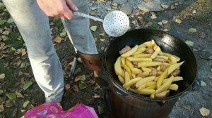 Жареная картошка с мясом в КАЗАНЕ на костре. Фирменный рецепт от Сани с Малиновой!