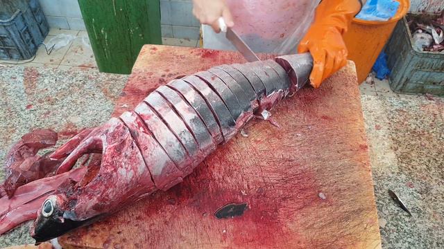 Yellowfin Tuna Cutting Skills|| Tuna Fish for Sashimi|| Tuna Fish Cutting to Make Sashimi смотреть онлайн