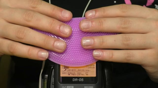 АСМР Звуки рта и силиконовых щеток / ASMR Mouth and silicone brushes sounds смотреть онлайн