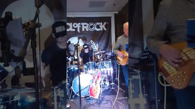 DAVE BARRETT IN SERIOUS JAM AT PERFORMANCE FOR SCHOOL OF ROCK (MARKHAM) MAY 2016