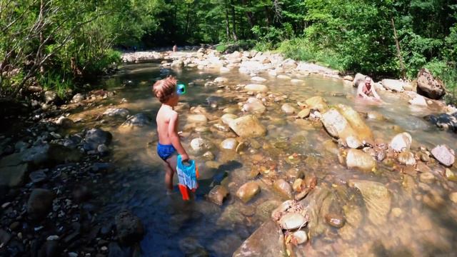Планческие скалы (скалы Золотые Камни) расположены в Северском районе Краснодарского края. смотреть онлайн