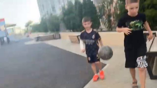 двор