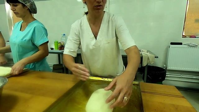 Как делают матнакаш в пекарне?