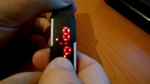 Как установить время на электронных часах