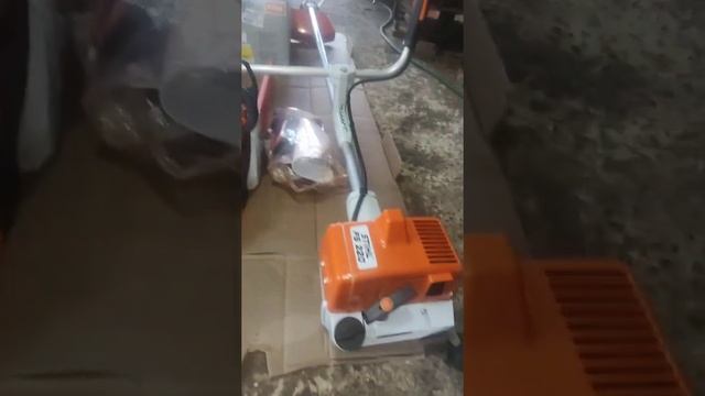 Máquinas novas: Soprador Stihl BR 800, motosserra Stihl Ms 250 e Roçadeira Stihl FS 220