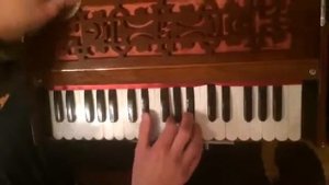 Аккорды физгармонь киртан. Харе Кришна. Hare Krishna. Chords Maha mantra kirtan harmonium tutorial
