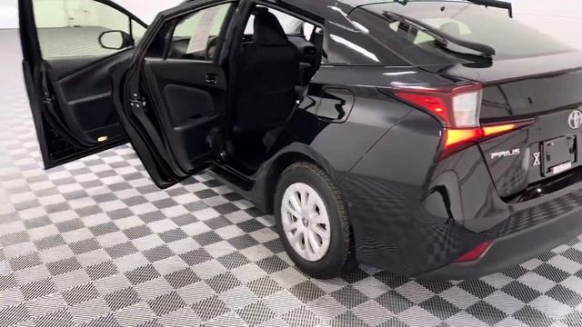 2021 Toyota Prius LE (XYZ Motors) смотреть онлайн